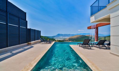 Villa Newcastle — 10