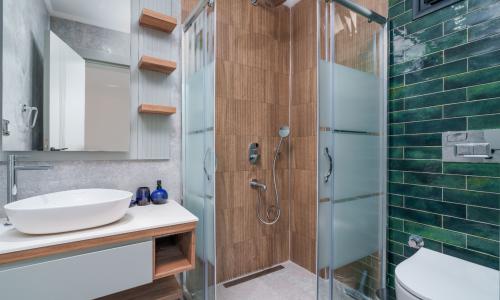 Villa Newcastle — 60