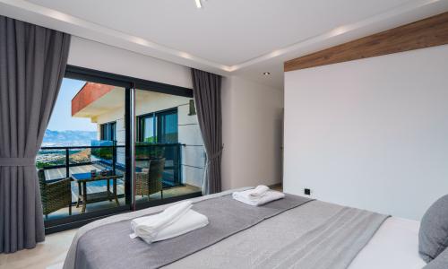 Villa Newcastle — 67