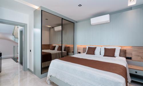 Villa Newcastle — 54