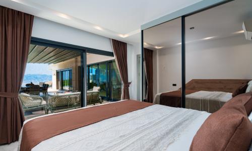 Villa Newcastle — 53