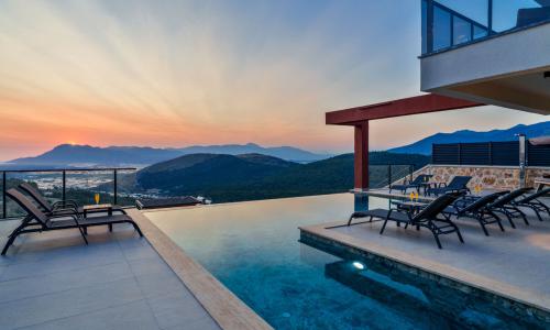 Villa Newcastle — 25
