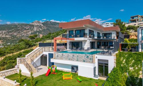 Villa Newcastle — 1