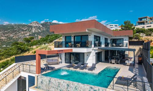 Villa Newcastle — 77