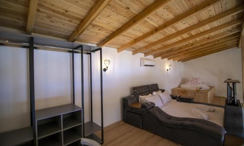 Villa Palace Small — 25