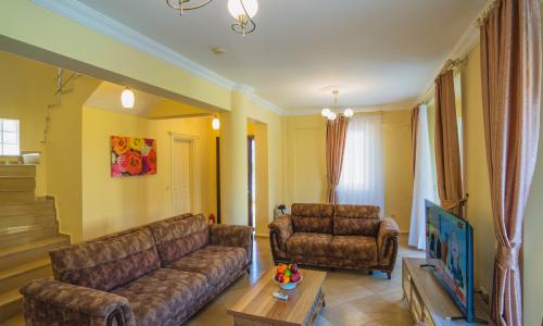 Villa Pearl 9 — 12
