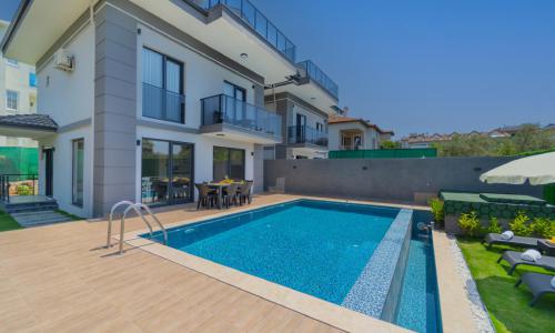 Villa Polina 1 — 2