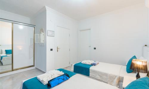 Villa Rojin — 60