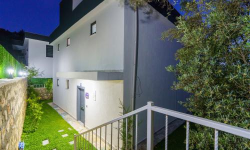 Villa Rojin — 66