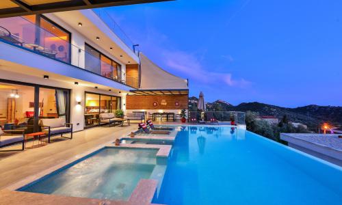 Villa Rosso — 14