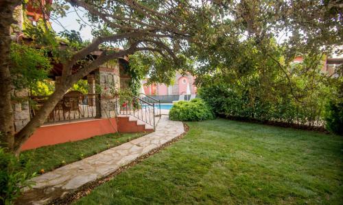 Villa Rota 3 — 4