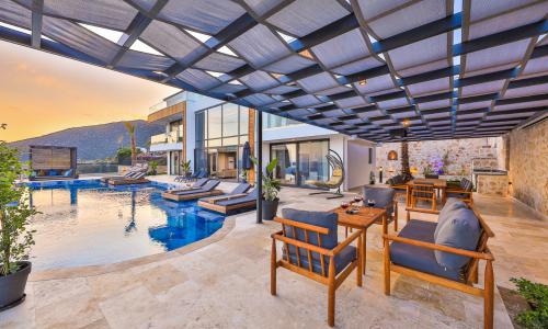 Villa Royal Life — 86