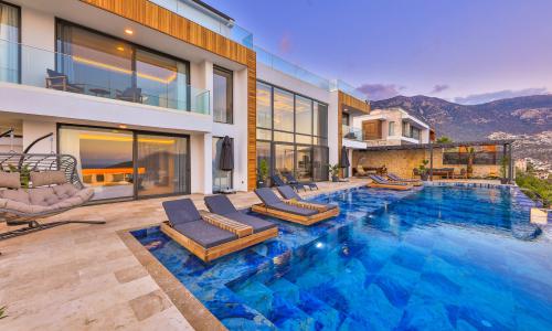 Villa Royal Life — 14