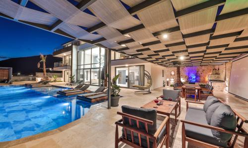 Villa Royal Life — 17