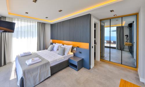 Villa Royal Life — 72