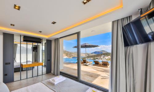 Villa Royal Life — 97
