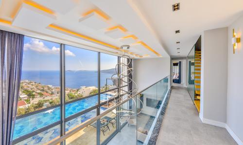 Villa Royal Life — 100