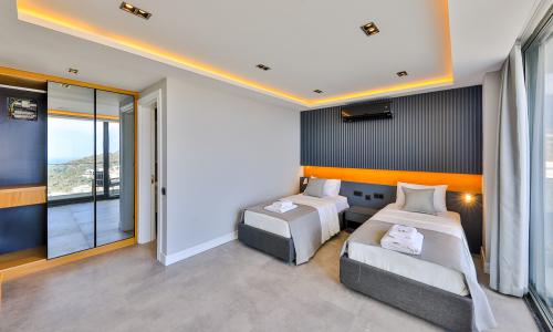 Villa Royal Life — 114