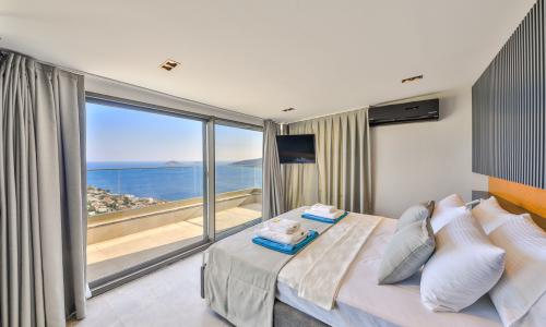 Villa Royal Life — 103