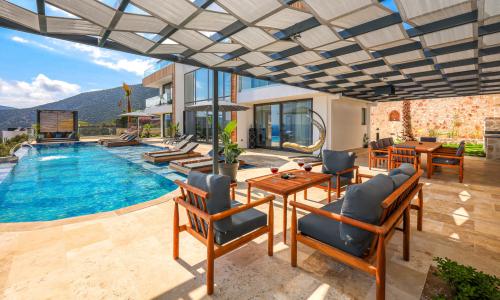 Villa Royal Life — 27