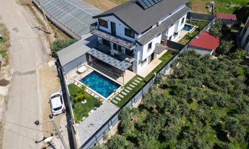 Villa Sembol — 60