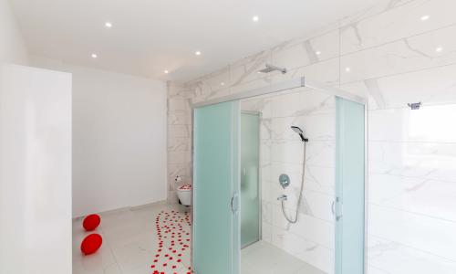 Villa Sisters — 52