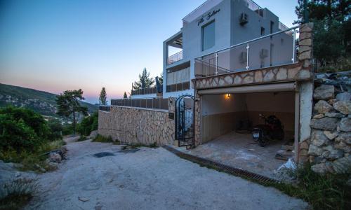 Villa Sultana — 17