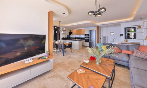 Villa Sweet — 11