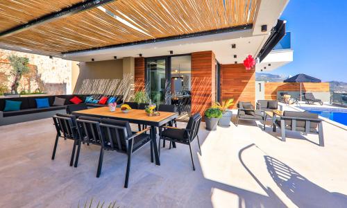 Villa Sweet — 63