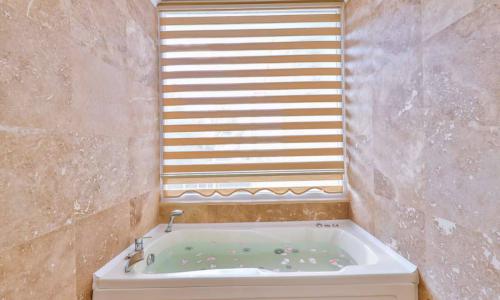 Villa Secret Swiss — 43