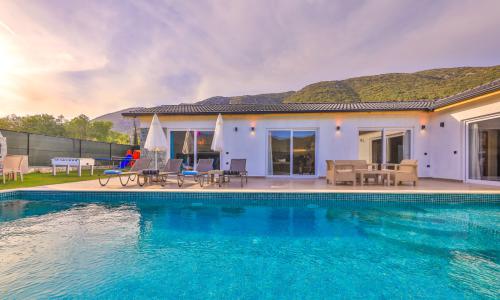 Villa Tawny — 4