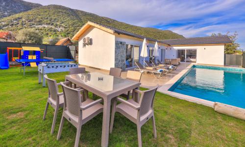 Villa Tawny — 8