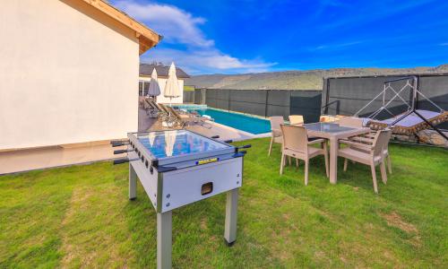 Villa Tawny — 13