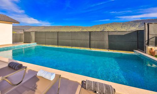 Villa Tawny — 15