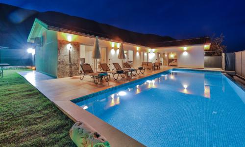 Villa Tawny