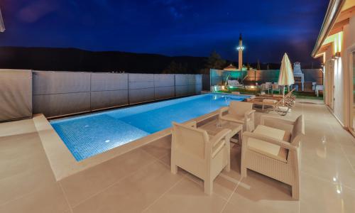 Villa Tawny — 7