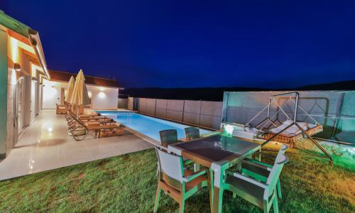 Villa Tawny — 9