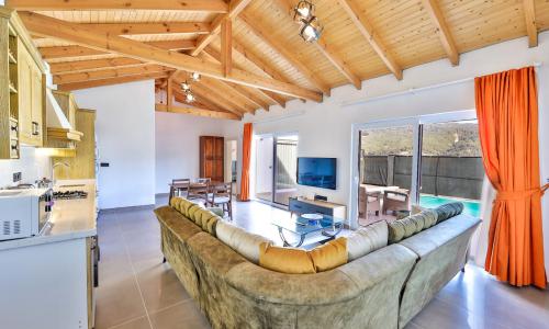 Villa Tawny — 21