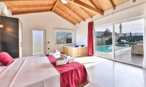 Villa Tawny — 11