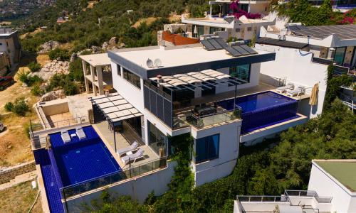 Villa Twins 1 — 72