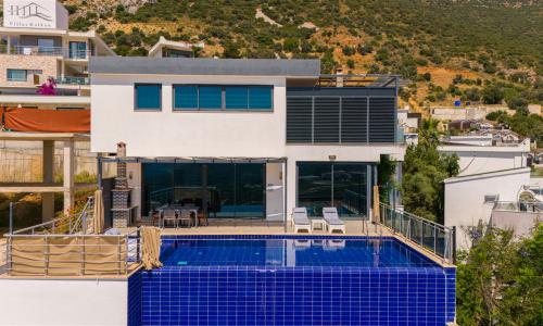 Villa Twins 1 — 80