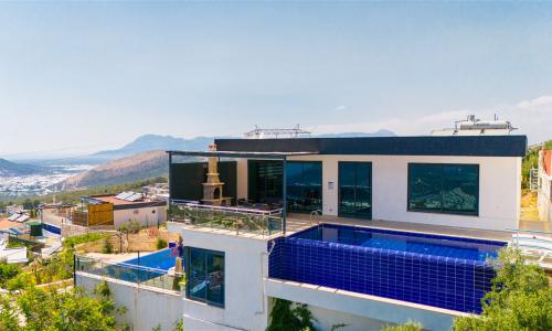Villa Twins 2 — 15