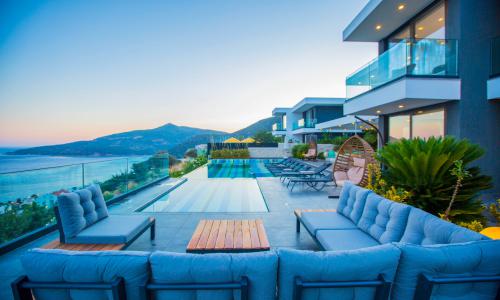 Villa Vogue — 13