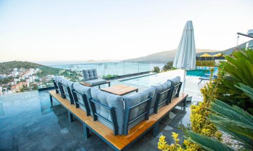 Villa Vogue — 33