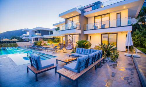 Villa Vogue — 24