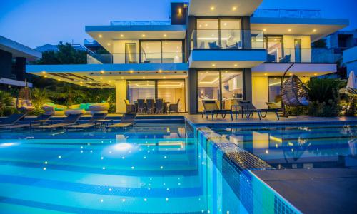 Villa Vogue — 42
