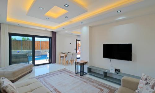 Villa White 1 — 12