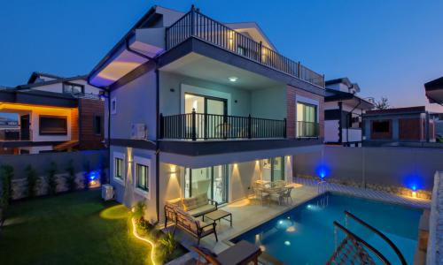 Villa White 2 — 1