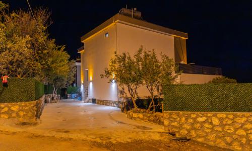 Villa Xanadu — 84