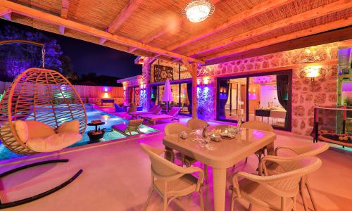 Villa Happiness — 28